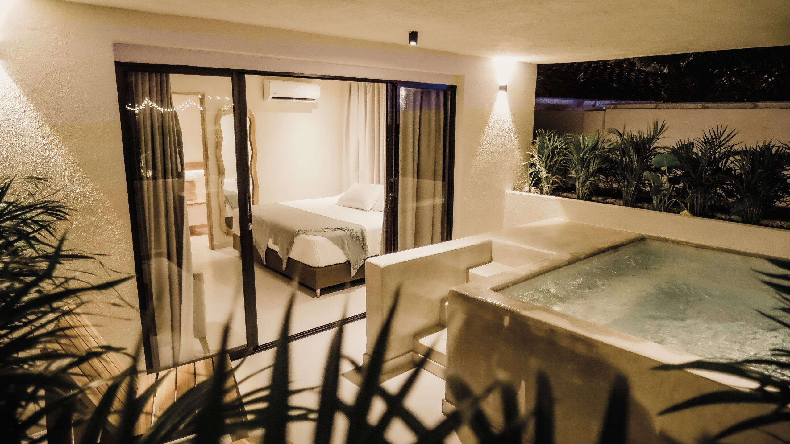 Suite cama doble con jacuzzi y vista al mar - Talam House Hotel - Bernalo Collection